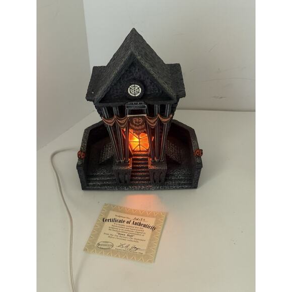 Hawthorne Village Nightmare Before Christmas ~ 2005 TOWN‎ HALL W/ COA & cord - Picture 2 of 9